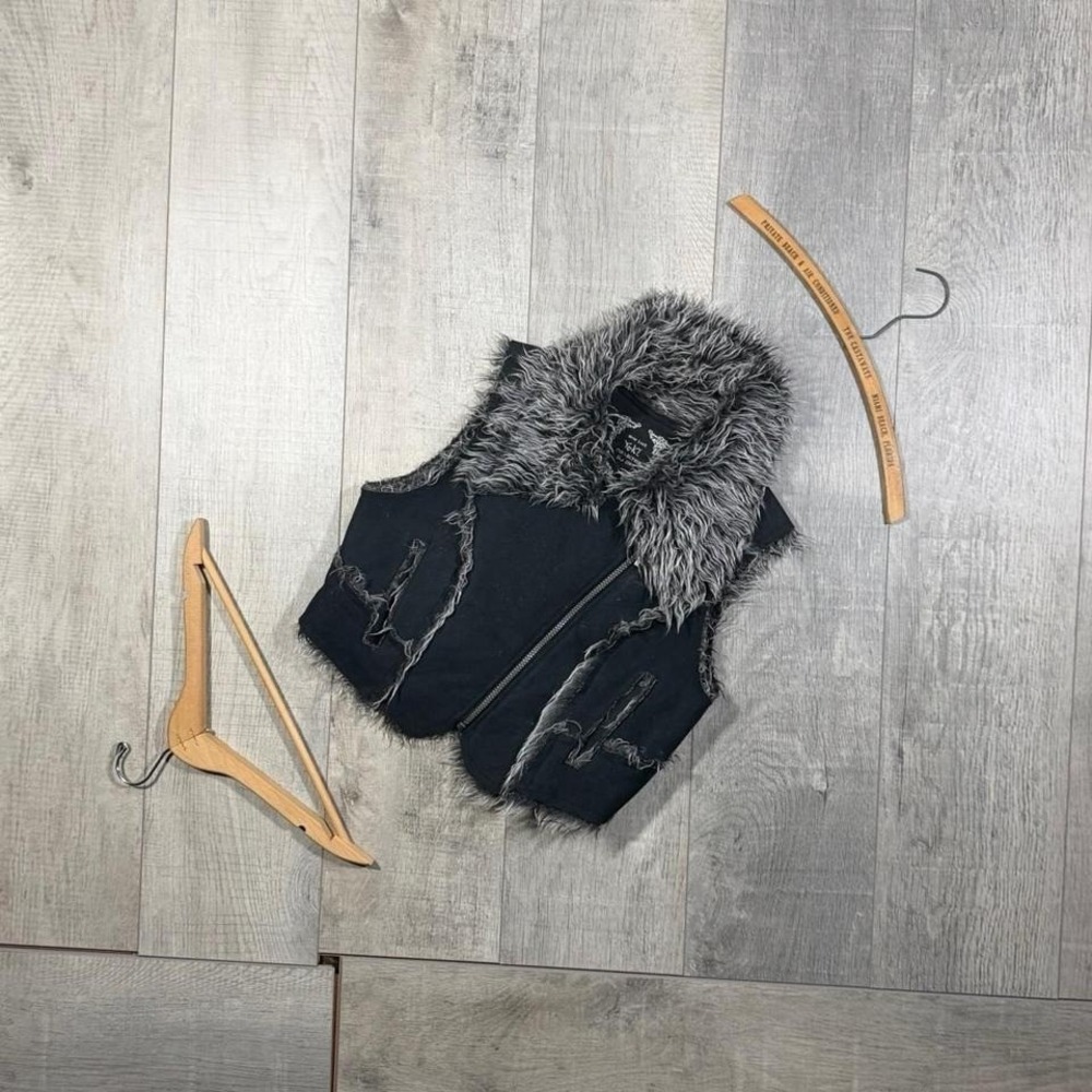 vintage 2000s‎ emo grunge black and grey fur lined zip up yoki New York vest